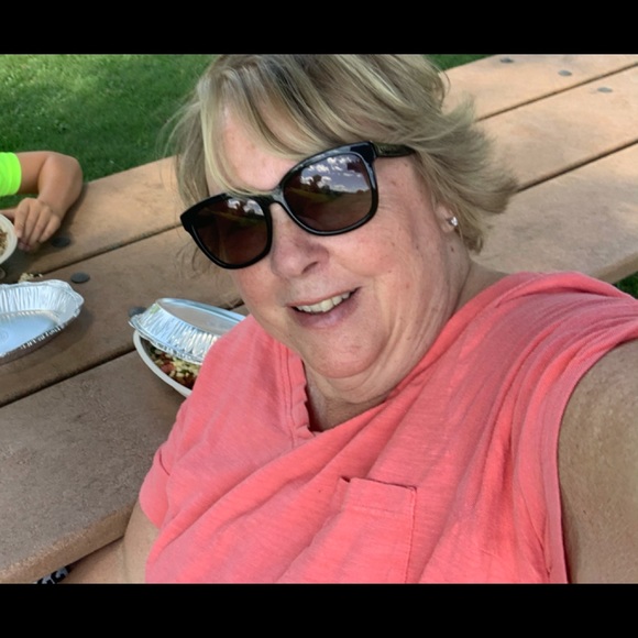 Meet your Posher, Lori - Picture 2 of 2